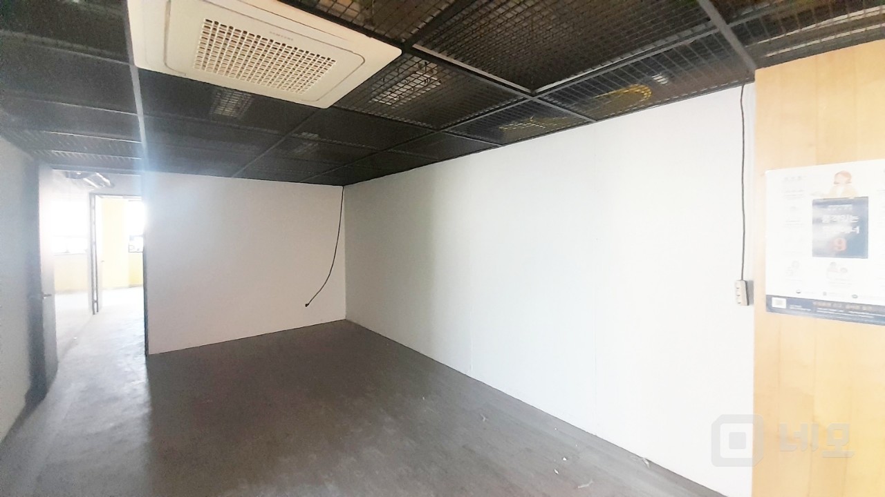 🏢 성산동 4층 단독 사무실 임대! 넓은 393.1㎡ 공간 확보 매물의 9번째 사진