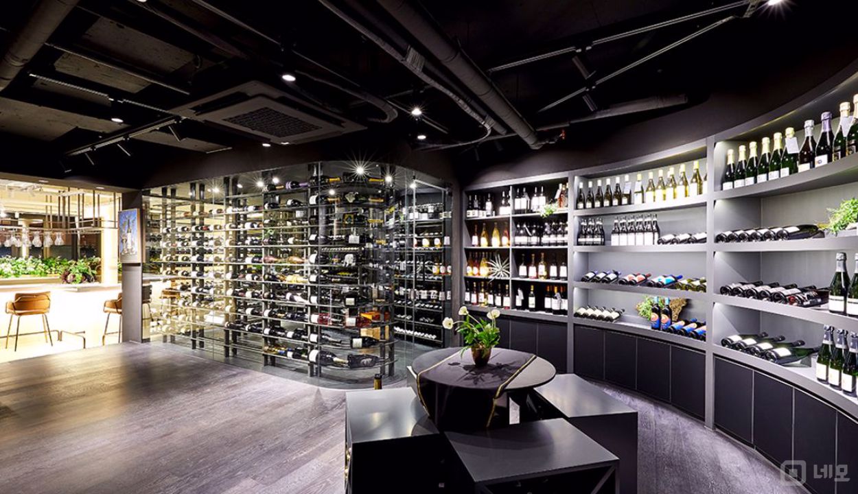 접근성 좋은 대로변 2층 역삼동 와인바 매물의 5번째 사진