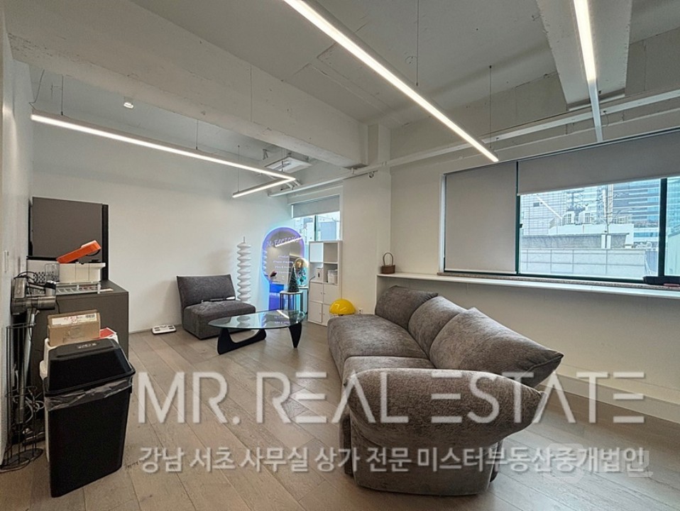 도산공원사거리.대로변.인테리어ACE사무실.발렛가능 매물의 10번째 사진