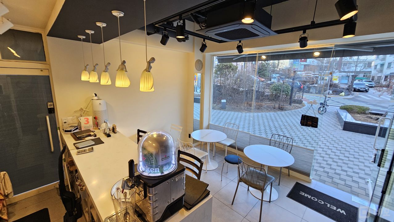 종암동 상권이 잡혀 있는 단지내 상가에 위치한 와인샵 매물의 5번째 사진