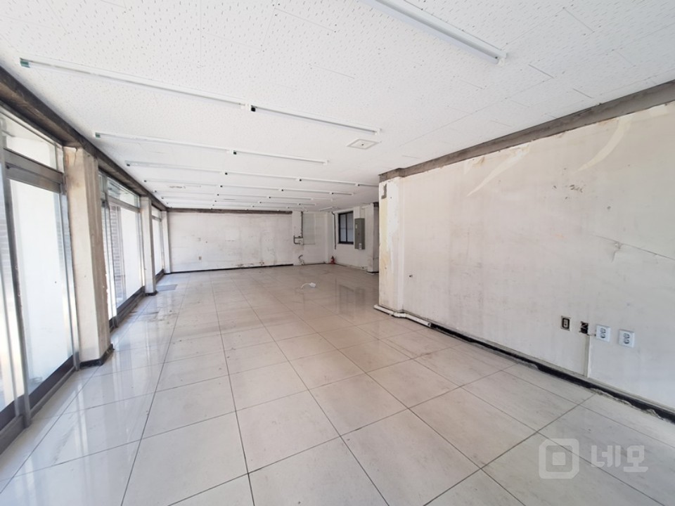 염곡 사거리 ,가성비 좋은 상가 매물의 2번째 사진
