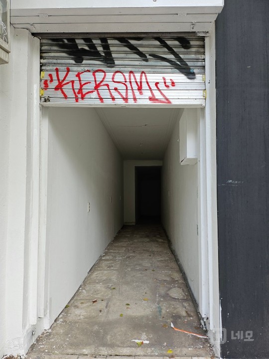 홍대정문 버스정류장 바로앞 매물의 6번째 사진