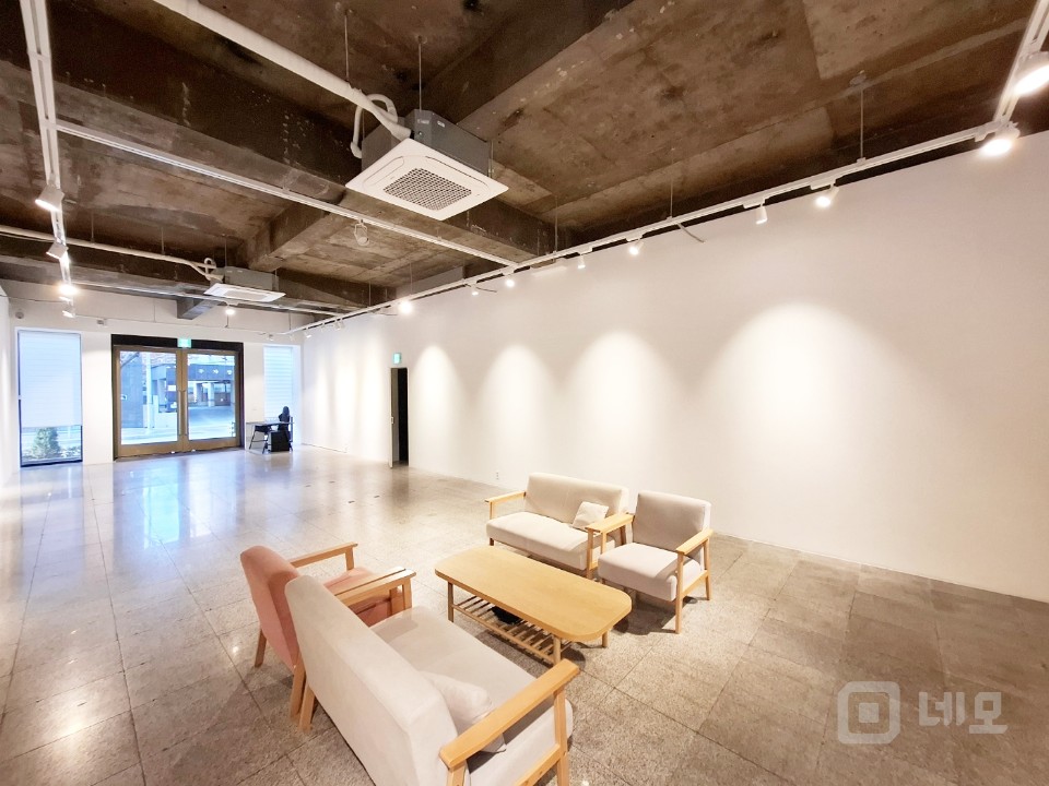 [홍대입구역 인근] 1층 대형 상가 — 갤러리·브랜드숍 최적 입지! 매물의 8번째 사진