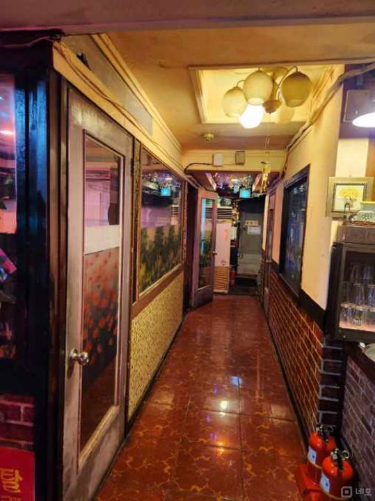 중심상권, 유동인구 많은 한강로1가 2종 유흥주점 매물의 4번째 사진