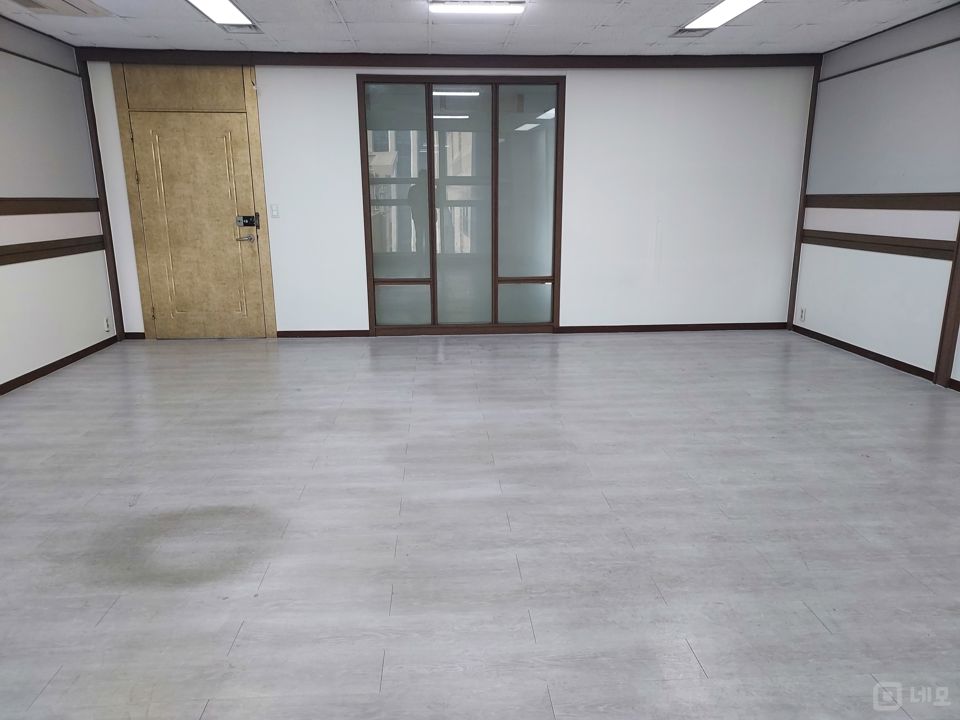 장한평역교차로 인근에 위치한 역세권 7층 용답동 공실 매물의 5번째 사진
