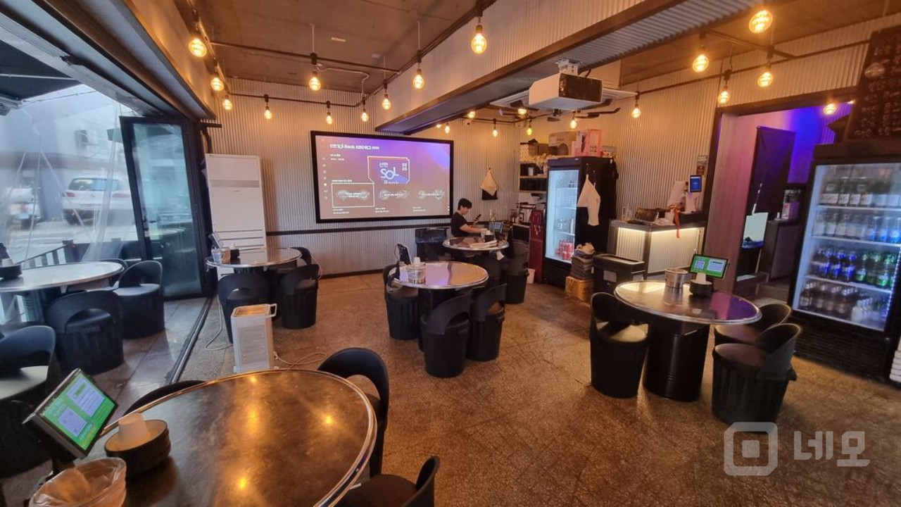 상봉동 먹자거리 골목에 위치한 1층 매물의 1번째 사진