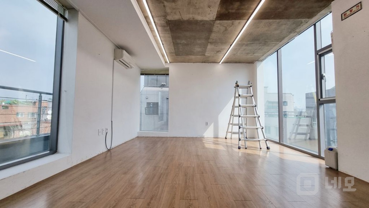 조용한 입지 환경 신축급 외관 확 트인 개방감 좋은 공간 매물의 1번째 사진