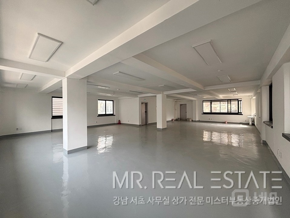 신사역 도보1분.단독층.평수대비저렴ACE사무실 매물의 2번째 사진