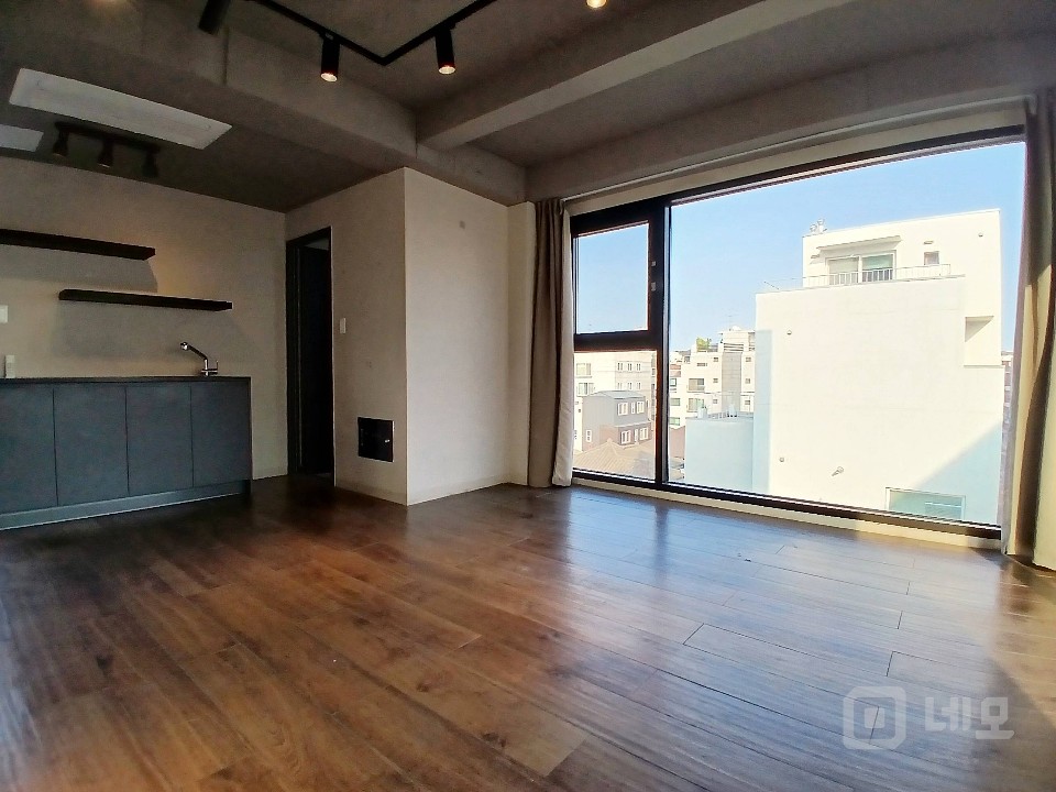 6호선 망원역 도보 10분 신축급 최상의 컨디션 사무실, 작업실 매물의 3번째 사진