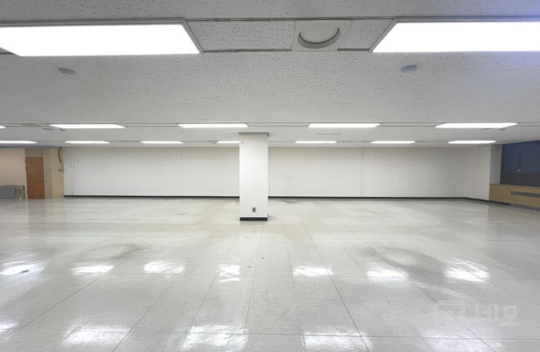 신사역 , 논현역 더블 역세권 인테리어 A급으로 괜찮은 가성비 사무실 매물의 4번째 사진