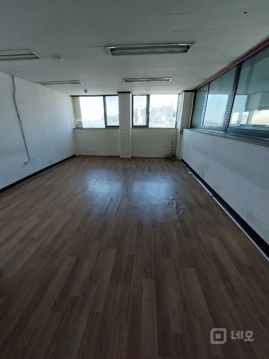 까치산역 역세권 깔끔한 공실 상가  매물의 1번째 사진