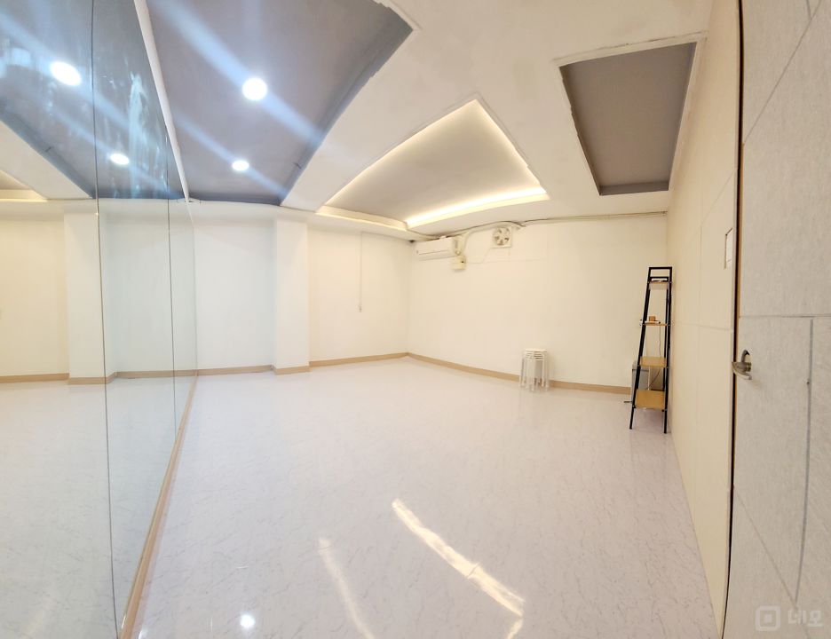 관악구 신림동 인테리어 좋은  지층 연습실 임대 매물의 3번째 사진