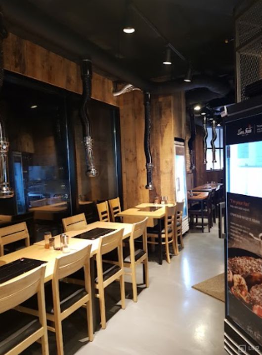논현역 역세권, 유동인구 많은 사거리 코너 1층 위치한 국수 전문점 매물의 1번째 사진