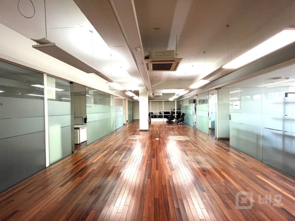 한남오거리 대로변, 최상의 입지, 대형 사무실, 주차 3대 매물의 4번째 사진