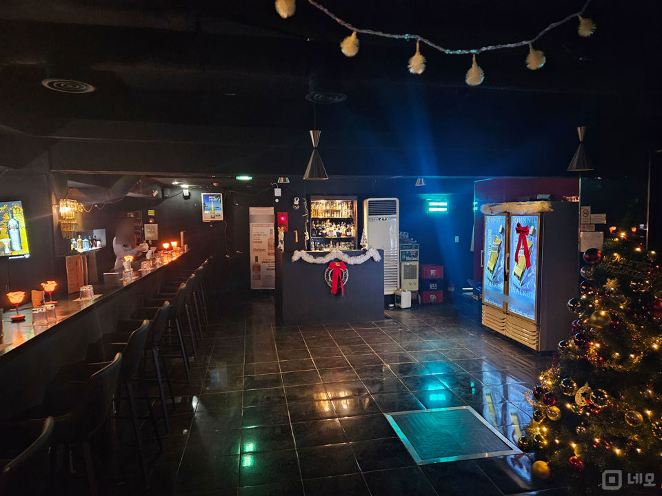 깔끔한 인테리어 및 시설 완비된 신림동 지층 BAR 매물의 1번째 사진