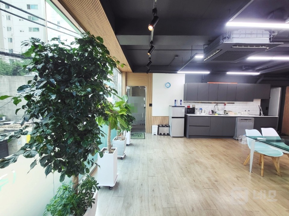 특급 디자인 사무실 채광 GOOD 빠른입주가능한 공간  매물의 15번째 사진