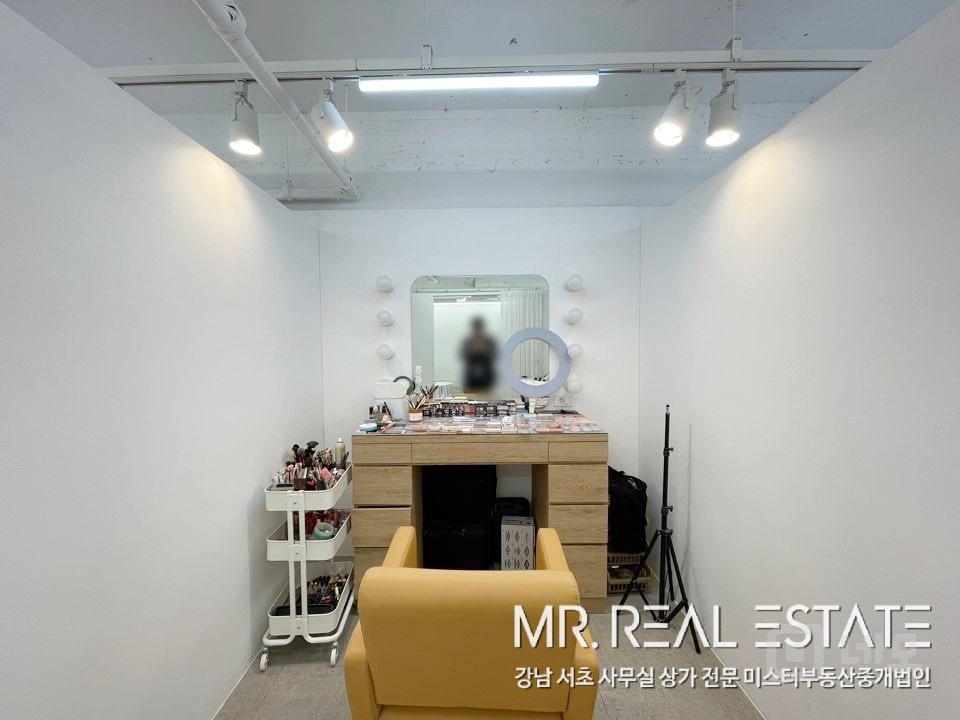 강남구청역도보1분.메이크업샵.발렛가능 매물의 9번째 사진