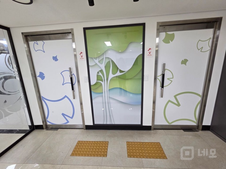 신촌역 도보 4분/홍대입구역 5분 역세권 전용148평 무권리 사무실/상가 매물의 15번째 사진