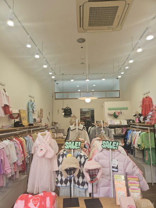역세권, 장기역 옷가게 1층 상가 임대 매물의 3번째 사진