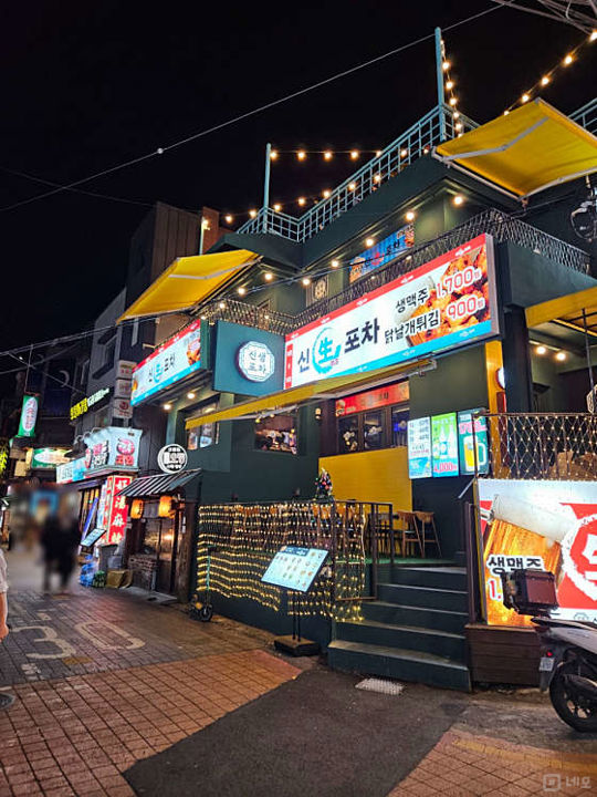 창천동 번화가에 위치한 실내포차 매물의 8번째 사진