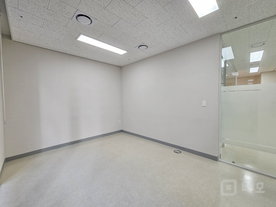 어반워크 전용40P 룸2개 창고 탕비실 가산역세권신축사무실 매물의 8번째 사진