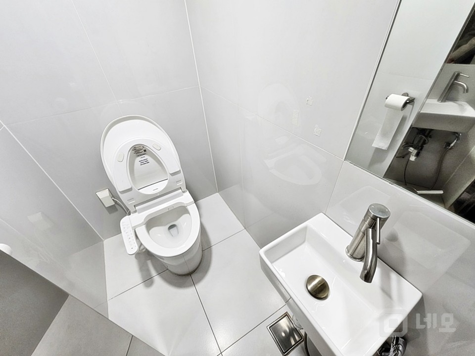 JS 서교동 신축급의 럭셔리 연층 테라스 사무실 매물의 13번째 사진