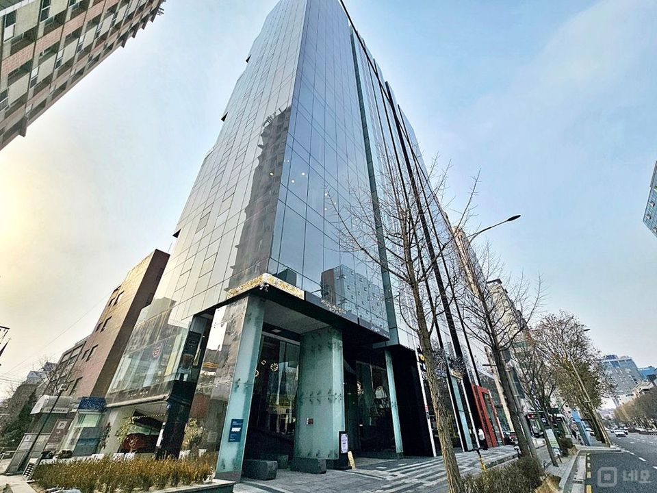 🟥대로변에 출몰, 층고와 채광의 요정🟥 매물의 2번째 사진