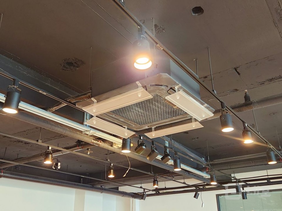 브랜드·스튜디오·교육시설 모두 어울리는 망원 핵심 입지 매물의 6번째 사진