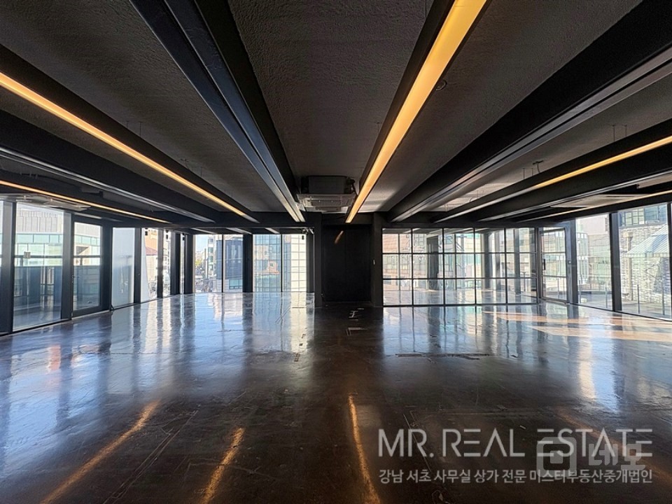 신사동 도산대로이면 무료2대 내외관세련된 건물 매물의 2번째 사진