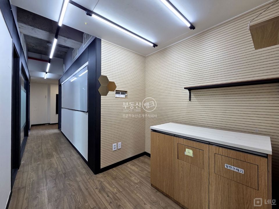 초역세권 + 분리형 구조! 상수역 사무실 50평 임대 매물의 3번째 사진