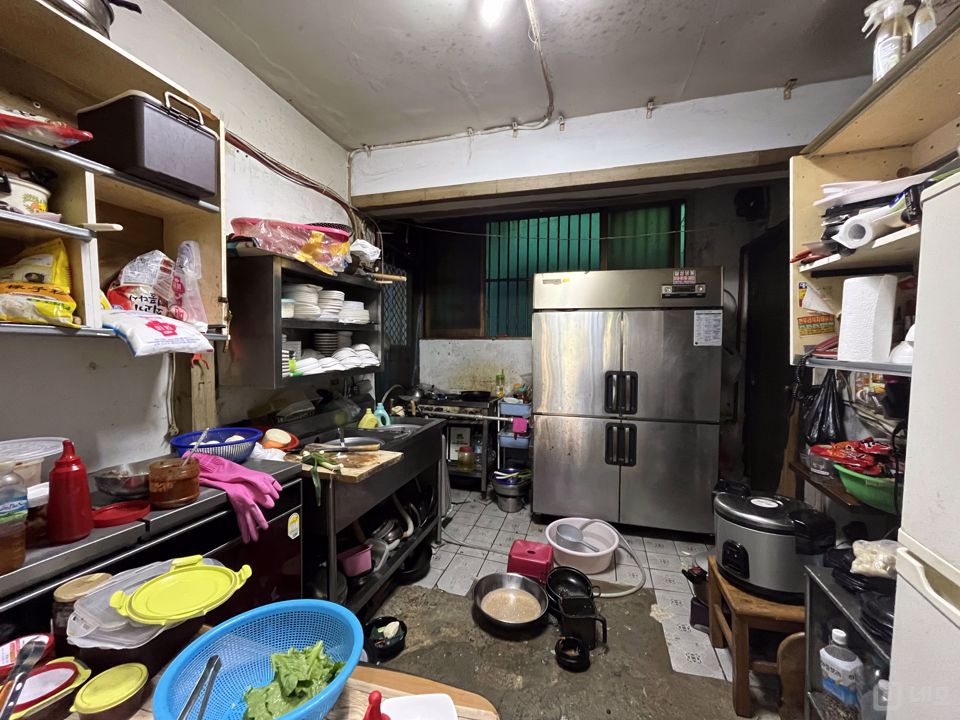 권리금 저렴한, 시흥동 주택가 도로변에 위치한 1층 음식점 매물의 3번째 사진