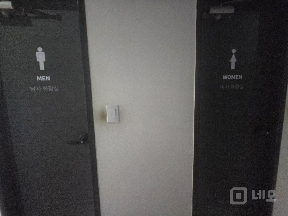 전 안무연습실 사용으로 인테리어 깔끔 무권리 임대료 저렴 상가 사무실가능 매물의 9번째 사진