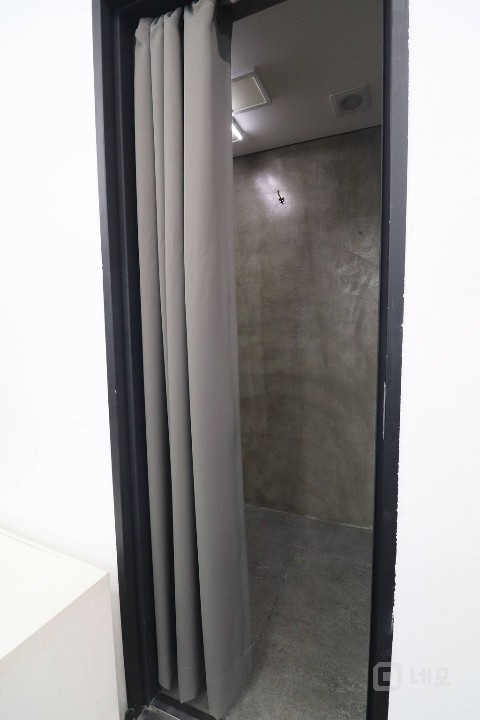 홍대입구역 합정역 도보 10분 편리한 위치의 신축급 무권리 1층 사무실 매물의 16번째 사진