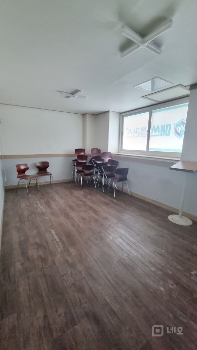 배후 대단지 아파트 출입동선 코너자리 2층 위치 학원 및 체육시설등 매물의 2번째 사진