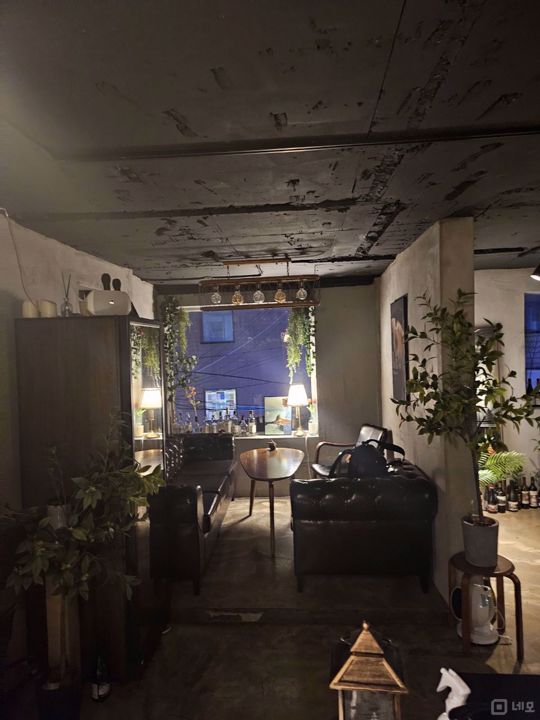 홍대 메인상권 위치, 인테리어 완비된 2층 와인바 매물의 3번째 사진