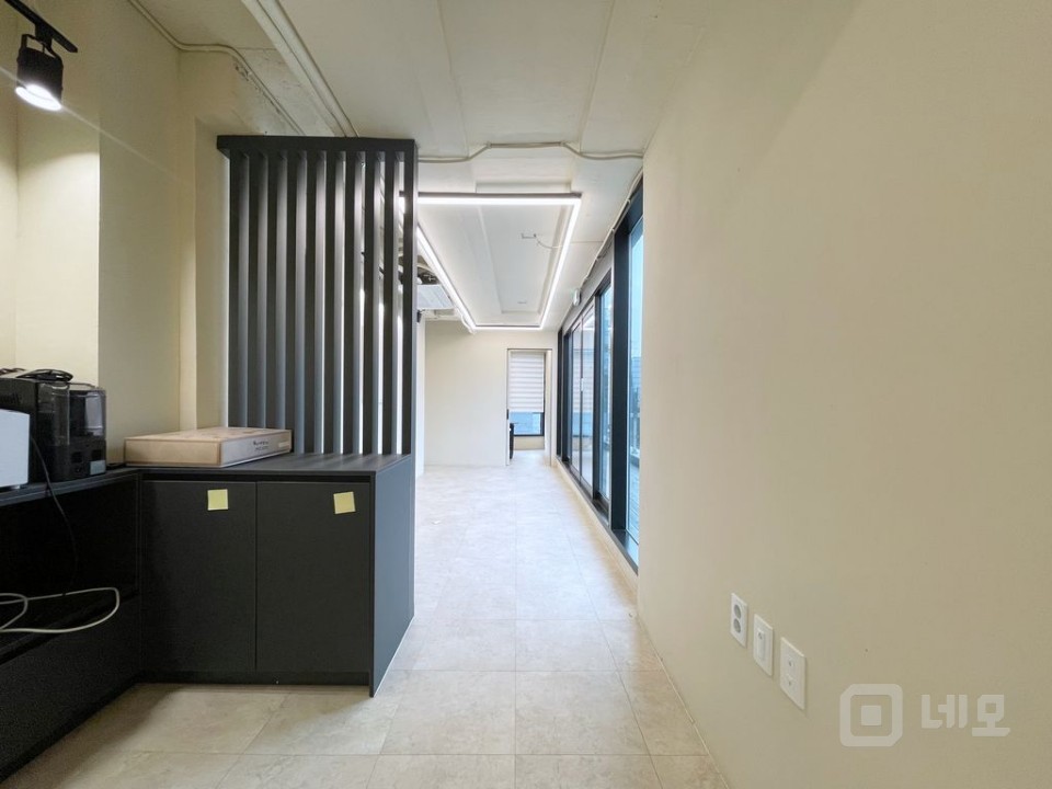 언주역 인근 초역세권 룸3개 및 발코니있는 사무실  매물의 9번째 사진