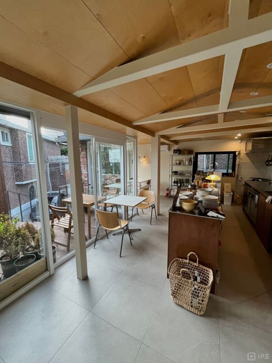 한남동 한남역 역세권, SNS 핫플레이스인 카페 겸 와인바 매물의 1번째 사진