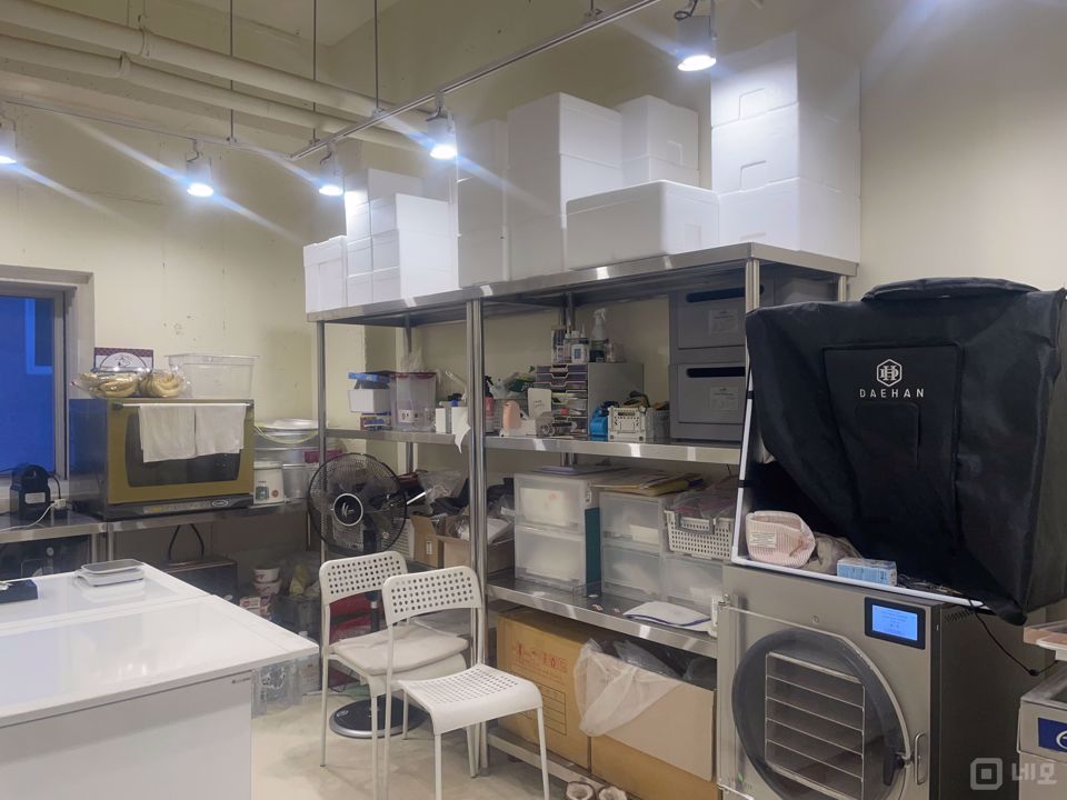 선유도역 역세권, 인테리어 완비된 2층 애견용품 판매샵 매물의 1번째 사진