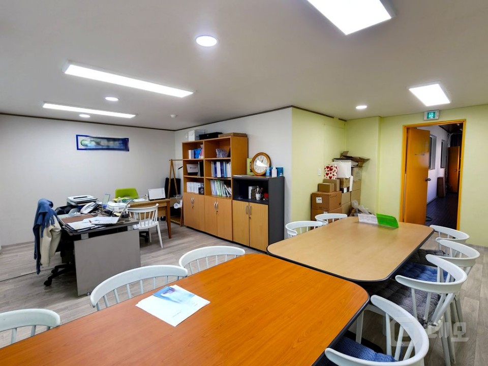 분리된 사무·상담실 구조로 행정 운영 편리한 구조 매물의 3번째 사진