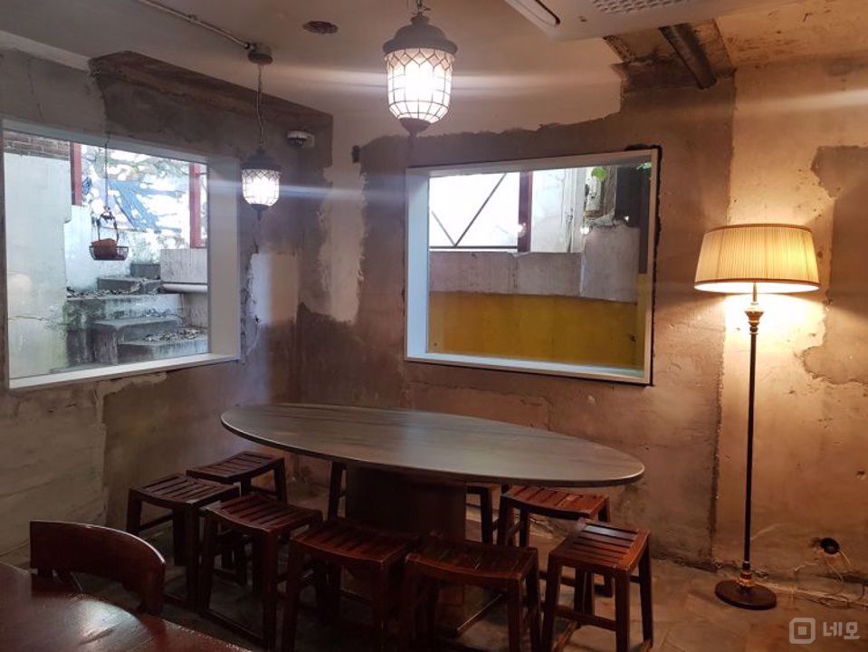 인테리어 및 시설이 깨끗한 성북동 베이커리 매물의 1번째 사진