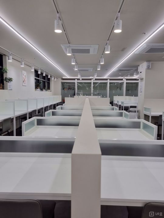 향동동 고등학교 바로 옆에 위치한 깔끔한 스터디카페 매물의 8번째 사진