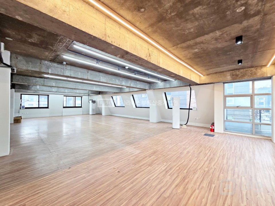 RISE 상수역합정역 인근 가성비좋은 사무실 매물의 10번째 사진