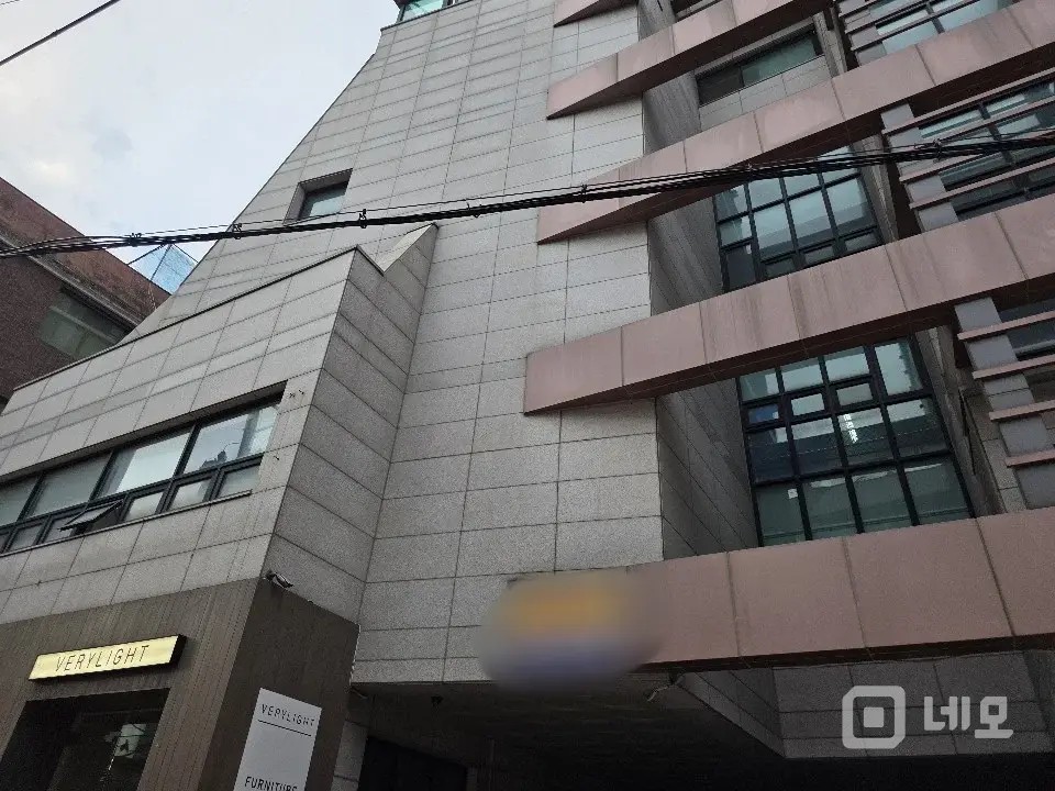 논현역2분.역세권.고급인테리어.룸3탕비홀구조.접근성최상.활용도최상. 매물의 9번째 사진