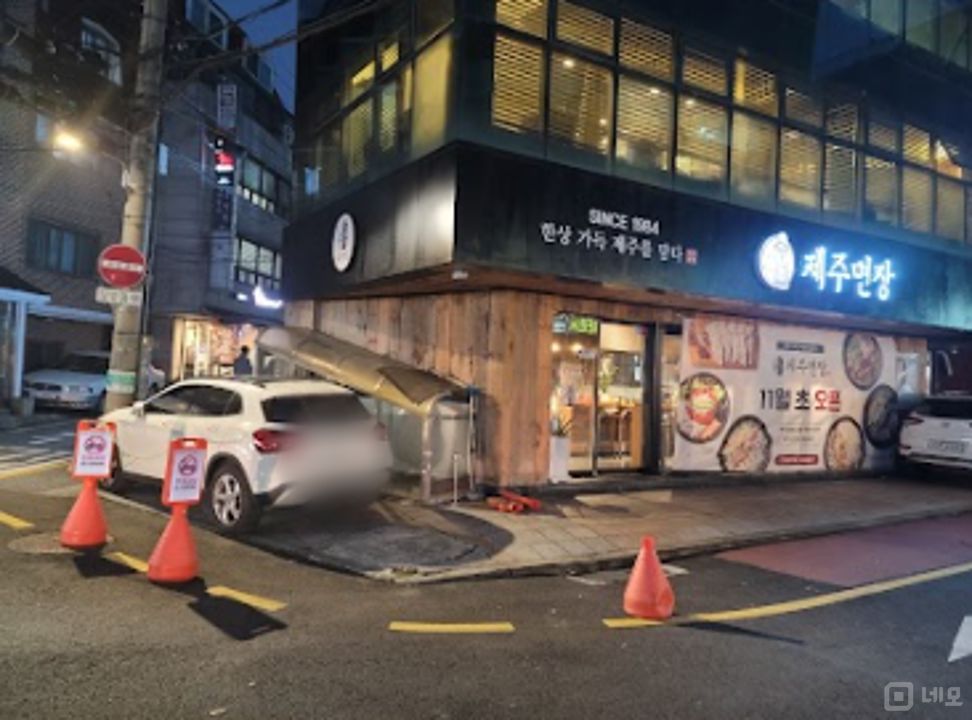 논현역 역세권, 유동인구 많은 사거리 코너 1층 위치한 국수 전문점 매물의 7번째 사진