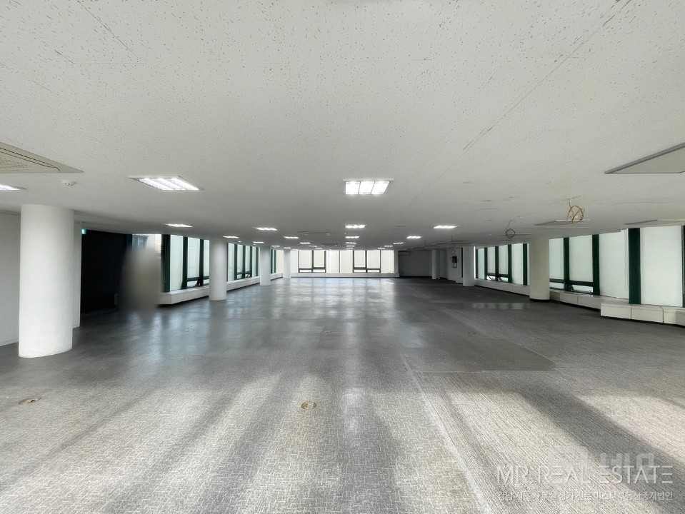 도산공원사거리.대로변건물.주차4대가능.대형평수 매물의 3번째 사진