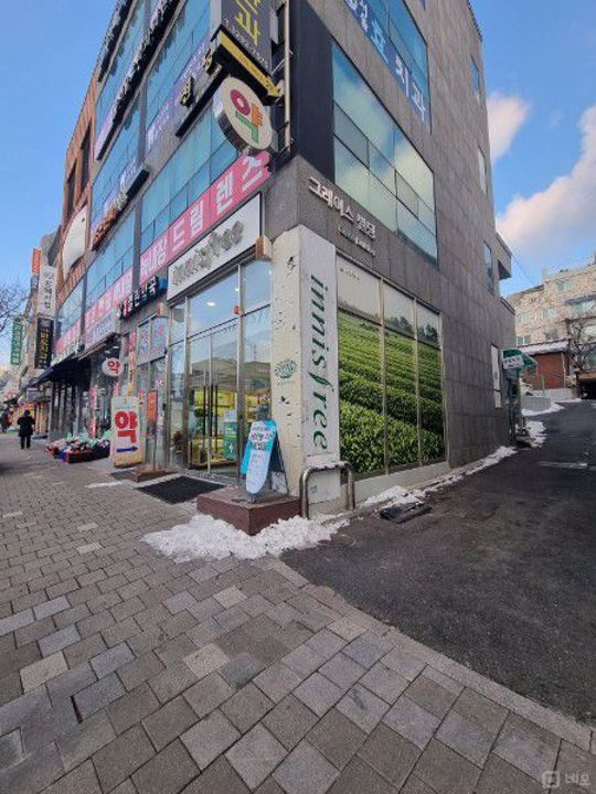 정릉동 유동 인구 많은 위치의 대로변 1층 상가 매물의 9번째 사진