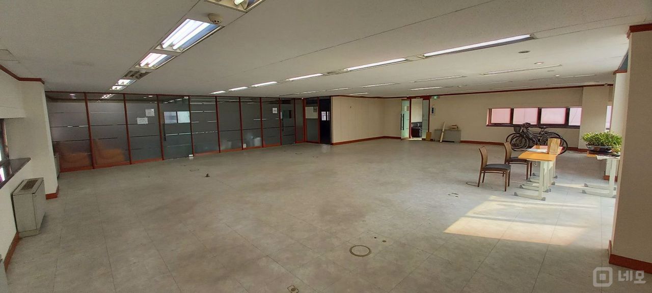 ★송파동 깔끔하고 넓직한 사무실 공실 안내!★ 매물의 2번째 사진