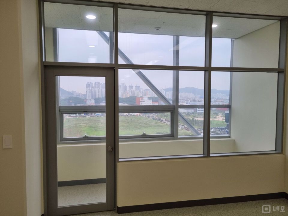 지식산업센터 9층, 주목도 높은 청라동 공실 매물의 2번째 사진