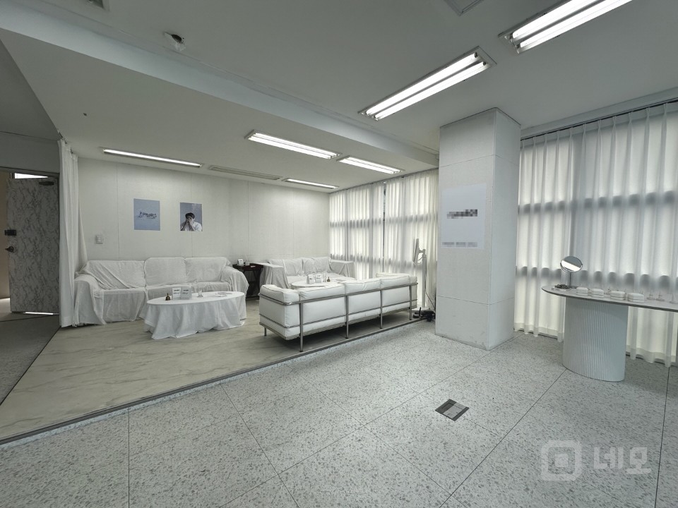 🧡화이트톤 채광 좋은 쇼룸 인테리어 무권리 상가🧡 매물의 2번째 사진