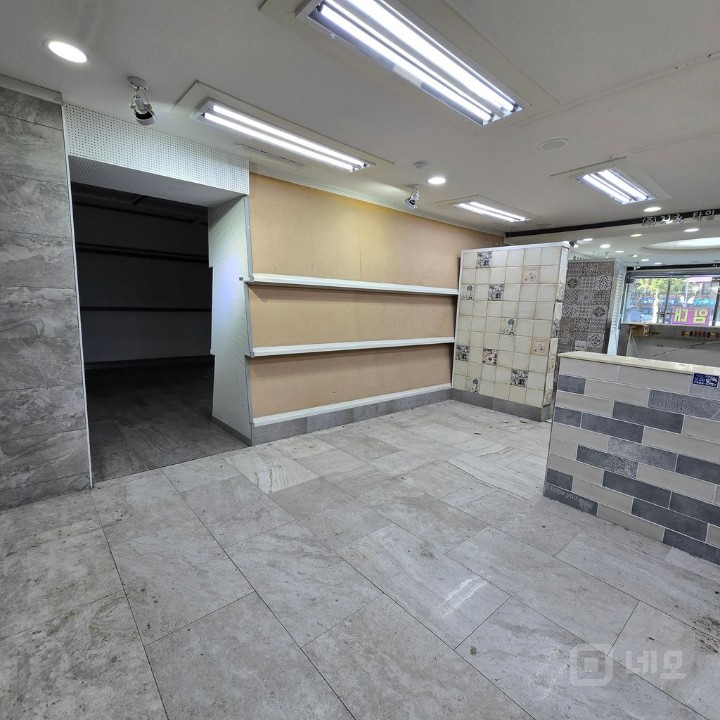 50평 남부순환로  대로변 1층 음식점 가능합니다  대리점, 인테리어  매물의 3번째 사진